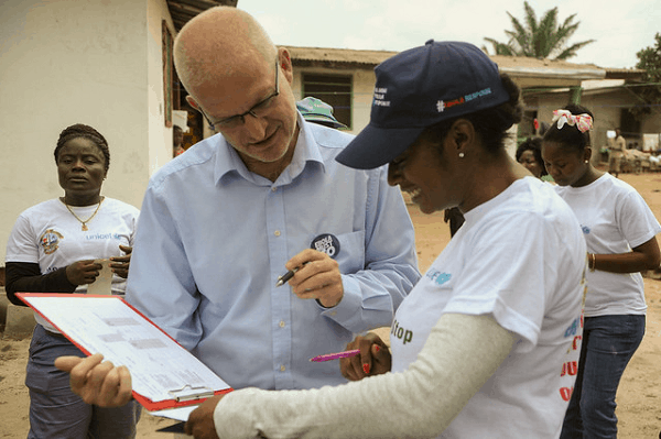 Community outreach in Liberia by UNMEER